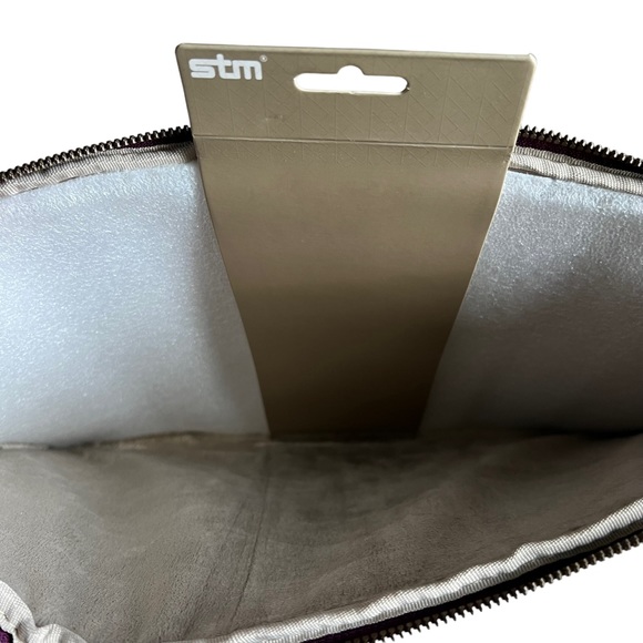STM Grace, Women's Laptop Sleeve for 15” MacBooks & Ultrabooks - Purple Diamond - Picture 10 of 14